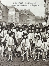 CPA Binche Carnaval Les Boyards – éd. Bourgeois – groupe costumé circa 1930