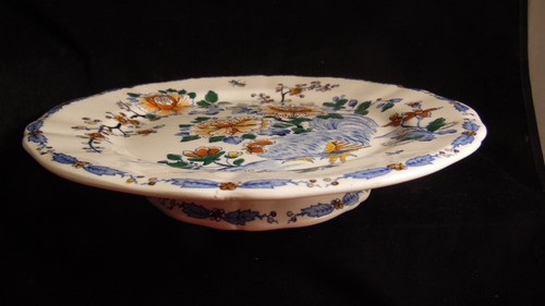 Assiette sur piedouche - , en