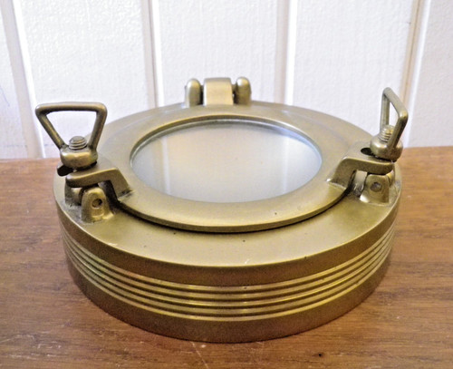 Ancien cendrier marine - , forme