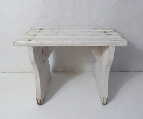 Ancien petit banc blanc marche - ancien,