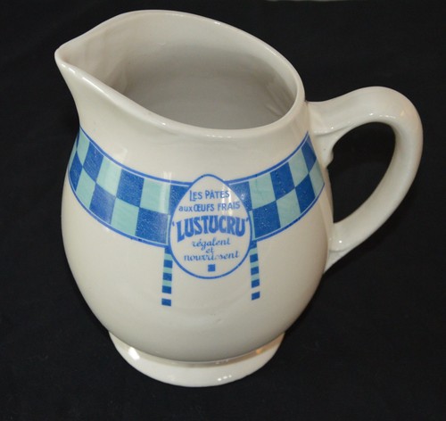 Ancien pichet publicitaire