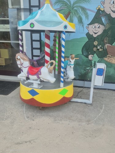 Carousel coin operated - ,