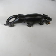 panthere noire sculptée en