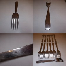 N24.9 CSFN Stainless Steel France Grey Metal 13 Forks Art Deco Vintage Kitchen Table