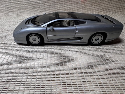 Jaguar 220 maisto etat - 1:18,