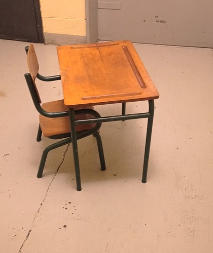 Ancien bureau enfant - ancien, avec