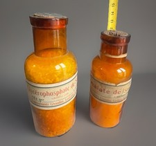 Anciens flacons, Pots  apothicaire pharmacie en verre ambré.