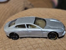 LAMBORGHINI ESTOQUE 4 FOUR DOOR 1:64 SCALE COLLECTIBLE DIORAMA DIECAST EUC C133A