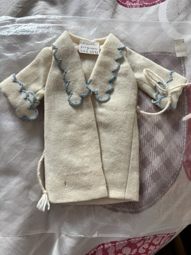 Vêtements pour poupée