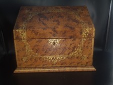 Petit coffre porte courrier Cuir doré au fer Nécessaire bureau Signé Déb XXe