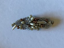 Mono boucle d’oreille ancienne LOUIS ROUSSELET nacré rouille en bon état.