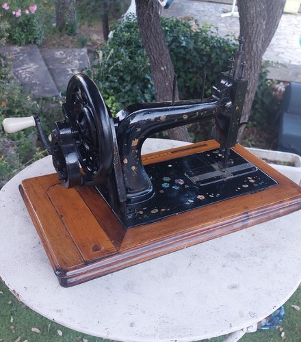 Belle ancienne machine - , à