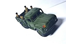 Dinky Toy. No 641. Camion. 1 Tonne. 4 Soldats. 1 chauffeur. Avec vitres.