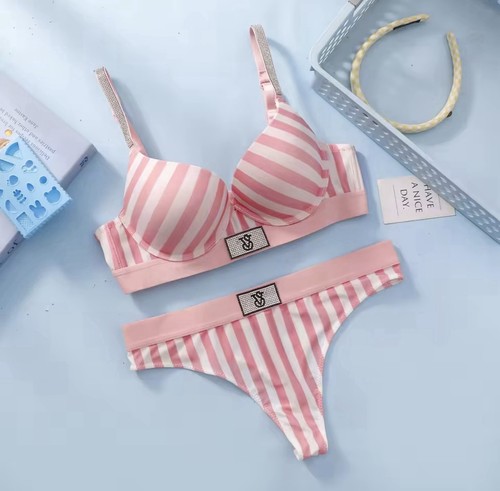 Victoria secret ensemble - victoria’s,