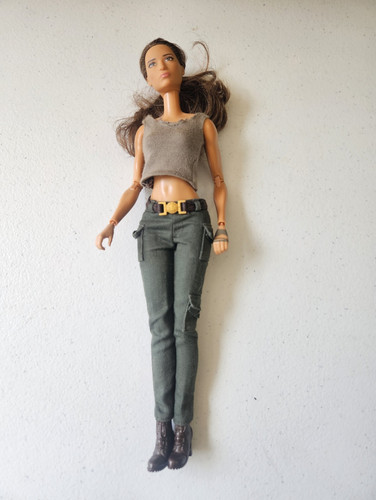 Tomb raider lara croft - tomb, doll