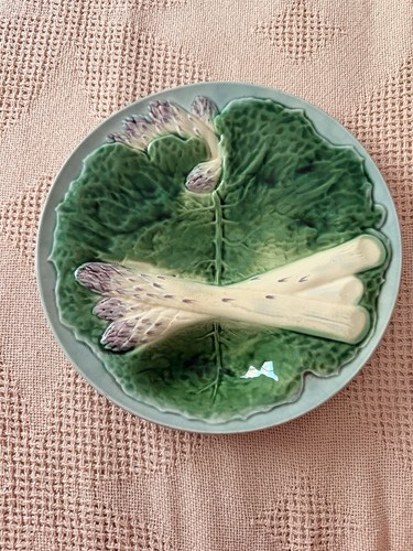 Assiette barbotine décor