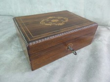 JOLI COFFRET à BIJOUX, à