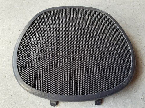 Grille haut parleur avant - haut,
