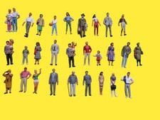 LOT  30 FIGURINES  ECHELLE