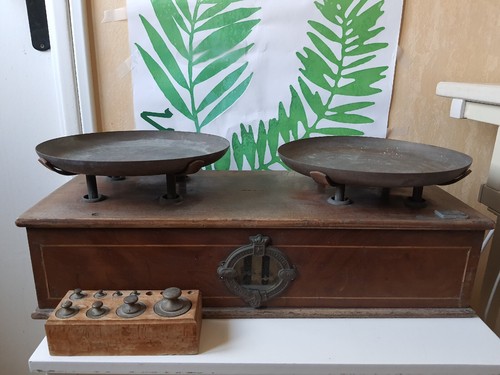 Ancienne balance - ancienne,