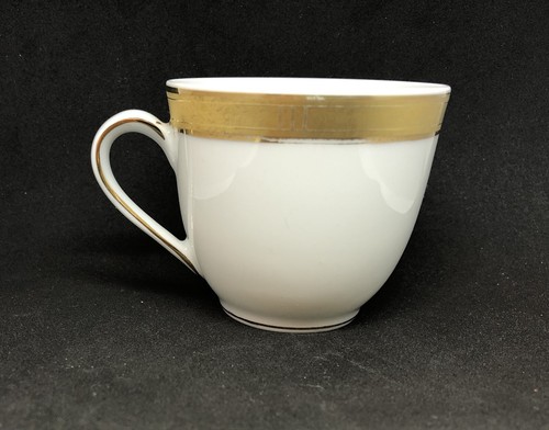 Une tasse ancienne café - tasse,