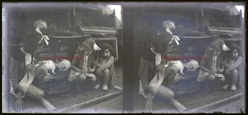 France trois fillettes cage - france,