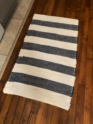 Tapis sol blanc bleu - tapis,