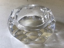 SUBLIME CENDRIER À FACETTES EN CRISTAL DE BACCARAT SIGNÉ