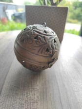 Boule encensoir ajourée ou pot pourri à suspendre en laiton vintage