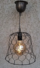 Suspension en métal grillagé