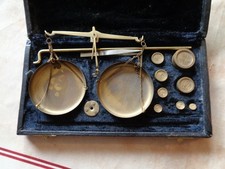 Balance de précision ancienne