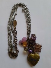 Beau collier mi-long violet
