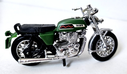 Moto miniature triumph plastic - moto,