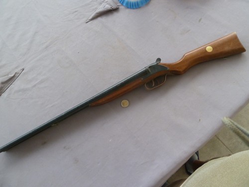 Ancien jouet fusil juxtaposé - ancien, jouet,
