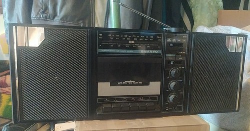 Vintage sanyo radio - radio, cassette