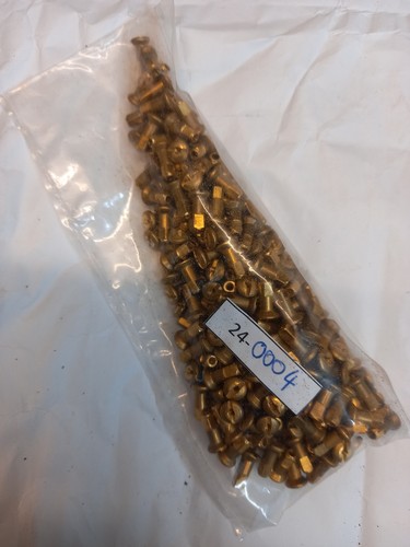 Lot 200 écrou - , 13