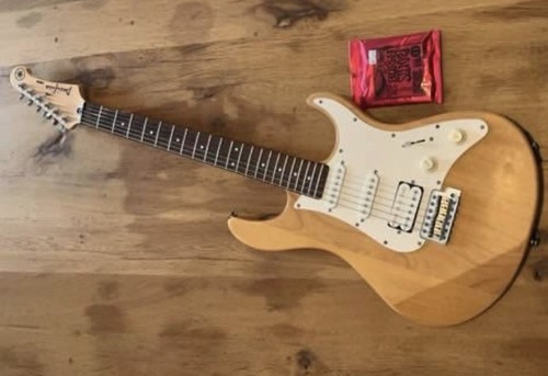 Guitare yamaha pacifica 112j - yamaha,