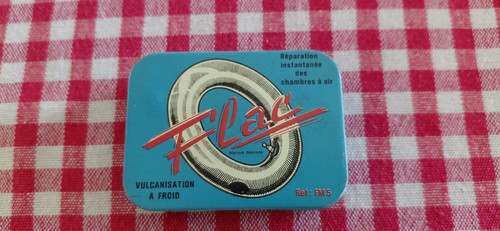 Ancienne boite flac rustine - boite,