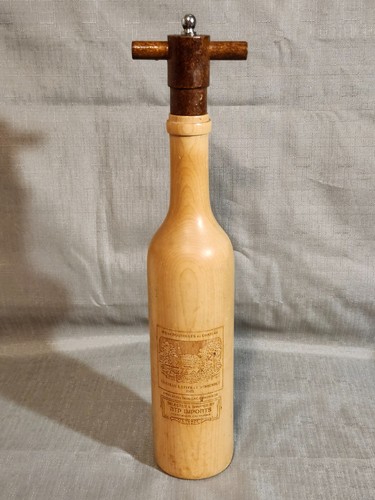 Wooden pepper grinder mill - wooden,