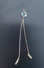 Long pendentif avec pierre