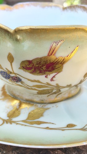 Ancienne tasse est sous - est, sous-tasse