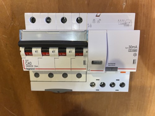 Disjoncteur 407902 - disjoncteur,