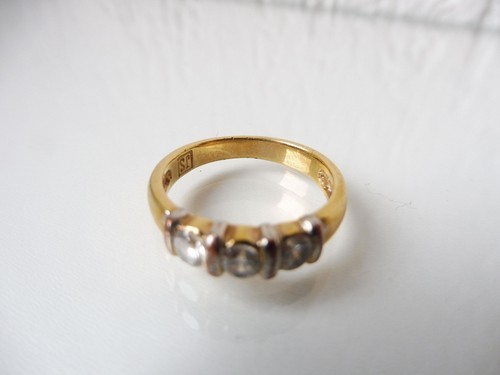 Bague dorée avec zirconias - dorée,