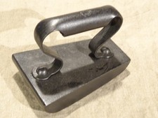 Ancien fer à repasser à