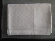 Nappe ancienne damassée