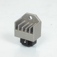 Régulateur de tension pour