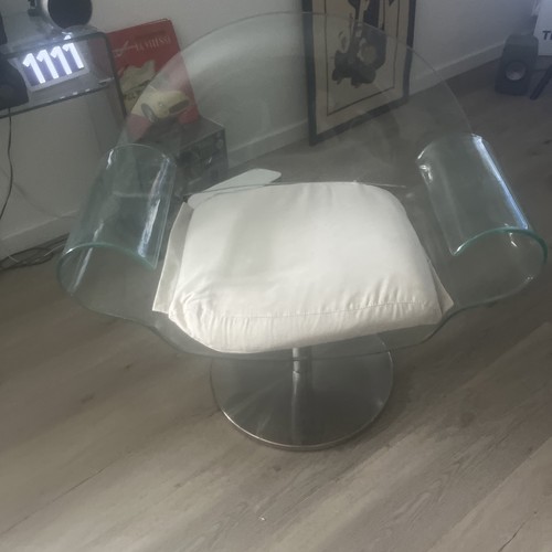 Fauteuil plexiglass - en,