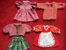 Lot De Vêtements Pour Poupée, Modes Et ￼Travaux