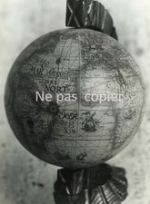 ANTIQUE EARTH GLOBE photo circa 1980 - 22 x 16 cm