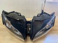 UN FEU PHARE OPTIQUE AVANT